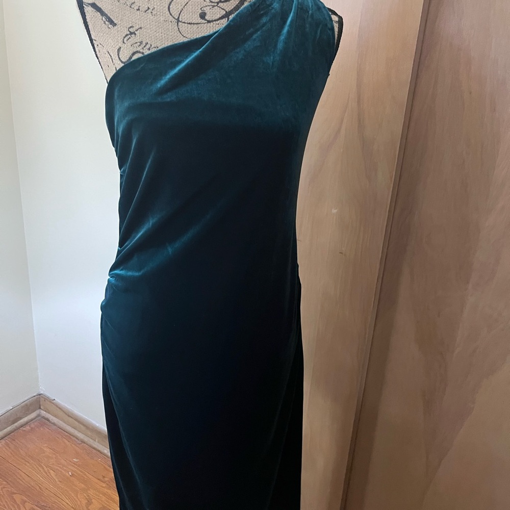 The Pyramid Collection One Shoulder Dress - Emerald Velvet